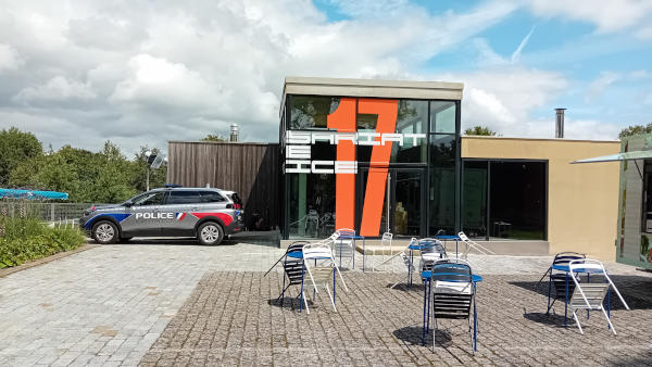 Commissariat série Holmes